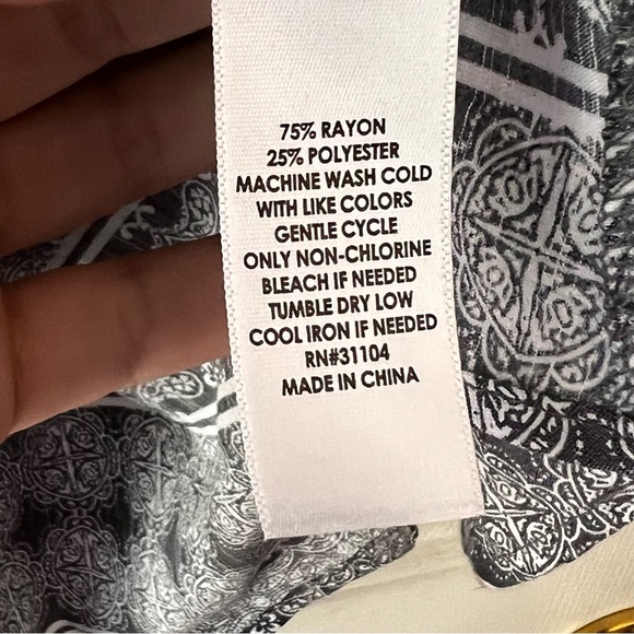 Kim Rogers Curvy Gray & White Blouse - Picture 5 of 8